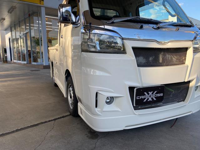 ハイゼットトラック ジャンボ ワンオーナー ユーザー買取車 翔プロデュースエアロ 荷台トノカバー リアルーフウイング キーレス LEDライト フロントフォグ パワステ パワーウィンドウ フロアオートマ マット バイザー 禁煙車(5枚目)