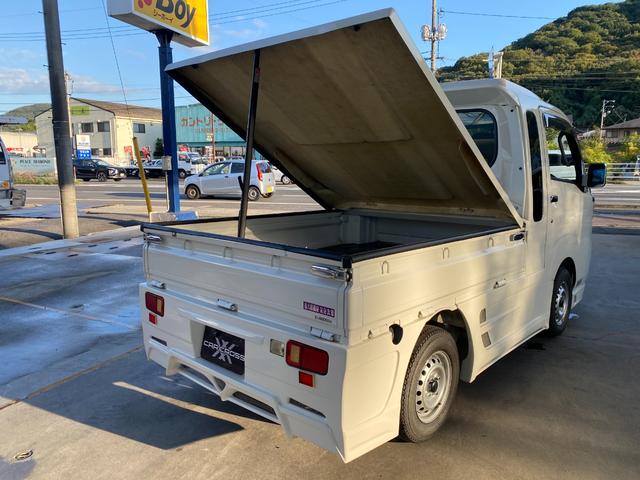 ハイゼットトラック ジャンボ ワンオーナー ユーザー買取車 翔プロデュースエアロ 荷台トノカバー リアルーフウイング キーレス LEDライト フロントフォグ パワステ パワーウィンドウ フロアオートマ マット バイザー 禁煙車(31枚目)