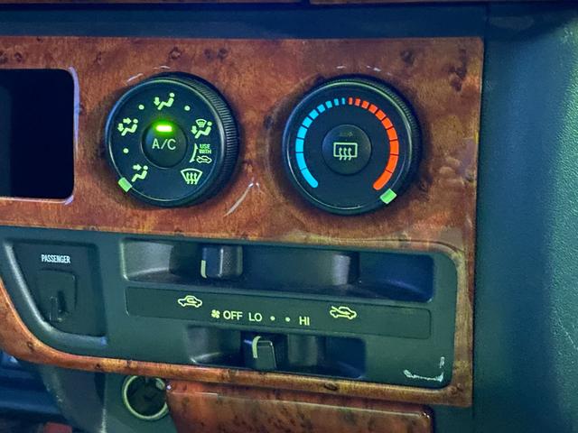 ハイエースワゴン グランドキャビン　１０人乗り　ユーザー買取車　パワースライド　ナビ　フルセグ　Ｂｌｕｅｔｏｏｔｈ　ＤＶＤビデオ再生　バックカメラ　ＥＴＣ　ＬＥＤライト　オートライト　リクライニングシート　ＡＣ１００Ｖ　コンビハンドル（11枚目）