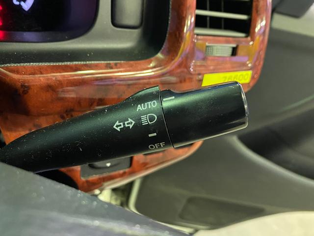 ハイエースワゴン グランドキャビン　１０人乗り　ユーザー買取車　パワースライド　ナビ　フルセグ　Ｂｌｕｅｔｏｏｔｈ　ＤＶＤビデオ再生　バックカメラ　ＥＴＣ　ＬＥＤライト　オートライト　リクライニングシート　ＡＣ１００Ｖ　コンビハンドル（15枚目）
