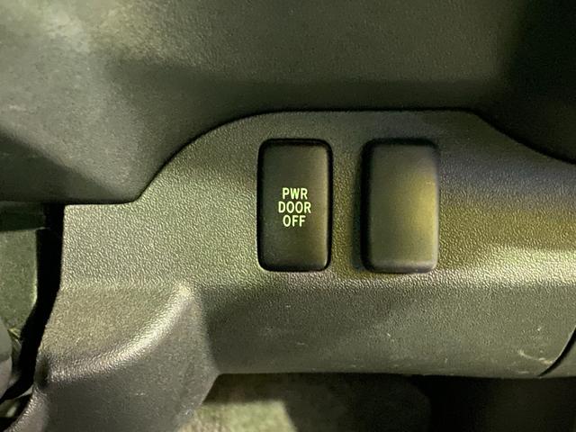 ハイエースワゴン グランドキャビン　１０人乗り　ユーザー買取車　パワースライド　ナビ　フルセグ　Ｂｌｕｅｔｏｏｔｈ　ＤＶＤビデオ再生　バックカメラ　ＥＴＣ　ＬＥＤライト　オートライト　リクライニングシート　ＡＣ１００Ｖ　コンビハンドル（30枚目）