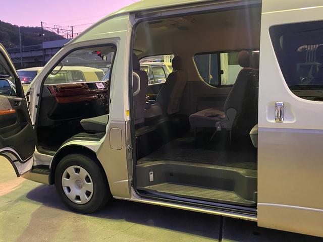 ハイエースワゴン グランドキャビン　１０人乗り　ユーザー買取車　パワースライド　ナビ　フルセグ　Ｂｌｕｅｔｏｏｔｈ　ＤＶＤビデオ再生　バックカメラ　ＥＴＣ　ＬＥＤライト　オートライト　リクライニングシート　ＡＣ１００Ｖ　コンビハンドル（33枚目）