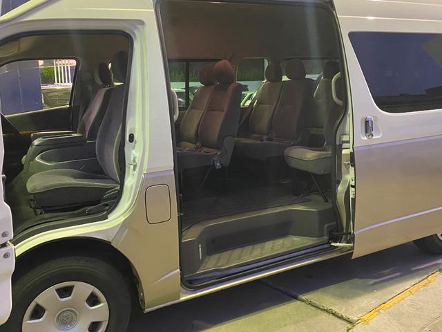 ハイエースワゴン グランドキャビン　１０人乗り　ユーザー買取車　パワースライド　ナビ　フルセグ　Ｂｌｕｅｔｏｏｔｈ　ＤＶＤビデオ再生　バックカメラ　ＥＴＣ　ＬＥＤライト　オートライト　リクライニングシート　ＡＣ１００Ｖ　コンビハンドル（34枚目）