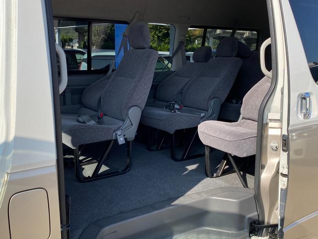 ハイエースワゴン グランドキャビン　１０人乗り　ユーザー買取車　パワースライド　ナビ　フルセグ　Ｂｌｕｅｔｏｏｔｈ　ＤＶＤビデオ再生　バックカメラ　ＥＴＣ　ＬＥＤライト　オートライト　リクライニングシート　ＡＣ１００Ｖ　コンビハンドル（35枚目）