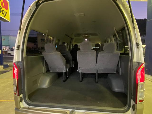 ハイエースワゴン グランドキャビン　１０人乗り　ユーザー買取車　パワースライド　ナビ　フルセグ　Ｂｌｕｅｔｏｏｔｈ　ＤＶＤビデオ再生　バックカメラ　ＥＴＣ　ＬＥＤライト　オートライト　リクライニングシート　ＡＣ１００Ｖ　コンビハンドル（41枚目）