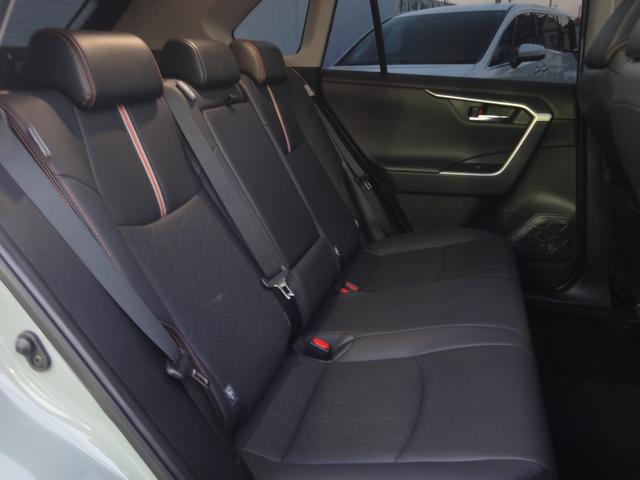 RAV4 アドベンチャー 買取車 禁煙車 サンルーフ ディスプレイオーディオ パワーシート シートベンチレーション パワーバックドア(26枚目)