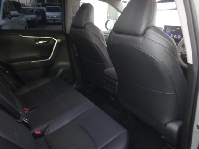 RAV4 アドベンチャー 買取車 禁煙車 サンルーフ ディスプレイオーディオ パワーシート シートベンチレーション パワーバックドア(27枚目)