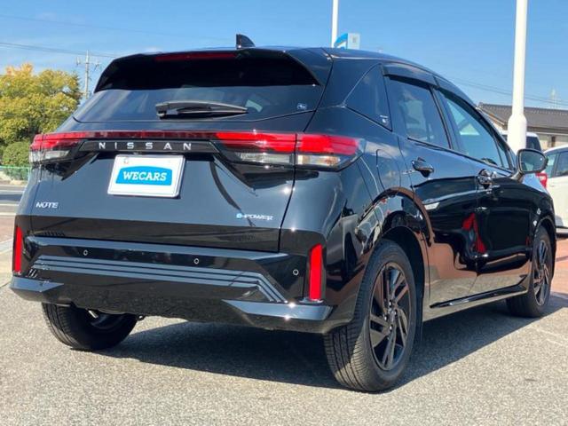 ノート Ｘ９０シュウネンキネンシャ　保証書／純正　９インチ　メモリーナビ／インテリジェントルームミラー／エマージェンシーブレーキ／アラウンドビューモニター／車線逸脱防止支援システム／シート　合皮／ドライブレコーダー　純正　全周囲カメラ（3枚目）