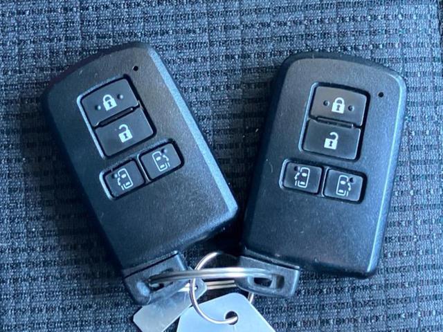 シエンタ Ｇ　保証書／社外　メモリーナビ／後席モニター　社外　９インチ／トヨタセーフティセンス／両側電動スライドドア／ＥＴＣ／ＥＢＤ付ＡＢＳ／横滑り防止装置／アイドリングストップ／バックモニター／フルセグＴＶ（26枚目）