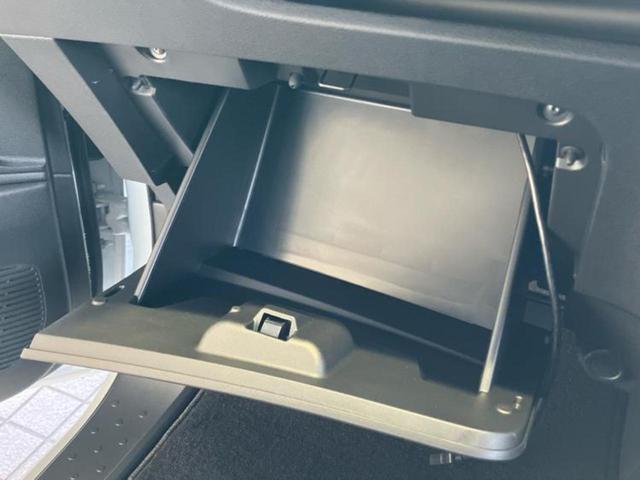 セレナ ｅパワーハイウェイスターＶ　保証書／純正　９インチ　メモリーナビ／フリップダウンモニター　純正　１１インチ／インテリジェントルームミラー／エマージェンシーブレーキ／両側電動スライドドア／アラウンドビューモニター　全周囲カメラ（41枚目）