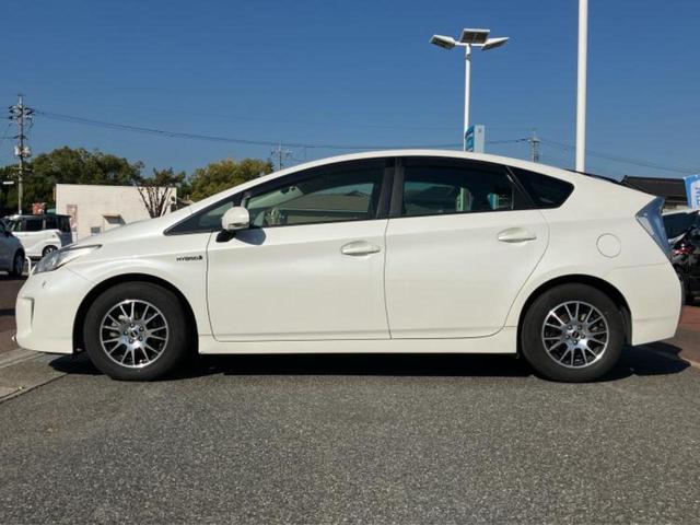 プリウス Ｓ　新品タイヤ／保証書／純正　８インチ　ＨＤＤナビ／ドライブレコーダー　純正／ヘッドランプ　ＨＩＤ／Ｂｌｕｅｔｏｏｔｈ接続／ＥＴＣ／ＥＢＤ付ＡＢＳ／横滑り防止装置／アイドリングストップ／バックモニター（2枚目）