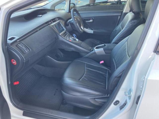 プリウス Ｓ　新品タイヤ／保証書／純正　８インチ　ＨＤＤナビ／ドライブレコーダー　純正／ヘッドランプ　ＨＩＤ／Ｂｌｕｅｔｏｏｔｈ接続／ＥＴＣ／ＥＢＤ付ＡＢＳ／横滑り防止装置／アイドリングストップ／バックモニター（7枚目）