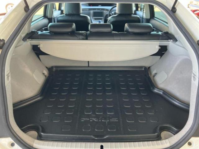 プリウス Ｓ　新品タイヤ／保証書／純正　８インチ　ＨＤＤナビ／ドライブレコーダー　純正／ヘッドランプ　ＨＩＤ／Ｂｌｕｅｔｏｏｔｈ接続／ＥＴＣ／ＥＢＤ付ＡＢＳ／横滑り防止装置／アイドリングストップ／バックモニター（19枚目）