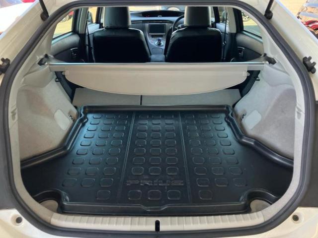 プリウス Ｓ　新品タイヤ／保証書／純正　８インチ　ＨＤＤナビ／ドライブレコーダー　純正／ヘッドランプ　ＨＩＤ／Ｂｌｕｅｔｏｏｔｈ接続／ＥＴＣ／ＥＢＤ付ＡＢＳ／横滑り防止装置／アイドリングストップ／バックモニター（20枚目）