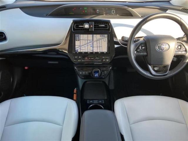 プリウス Ａツーリングセレクション　新品タイヤ／保証書／純正　９インチ　ＳＤナビ／トヨタセーフティセンス／シートヒーター　前席／パノラミックビューモニター／シート　合皮／パーキングアシスト　自動操舵／ドライブレコーダー　前後　ＤＶＤ再生（4枚目）