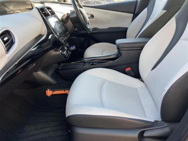 プリウス Ａツーリングセレクション　新品タイヤ／保証書／純正　９インチ　ＳＤナビ／トヨタセーフティセンス／シートヒーター　前席／パノラミックビューモニター／シート　合皮／パーキングアシスト　自動操舵／ドライブレコーダー　前後　ＤＶＤ再生（5枚目）