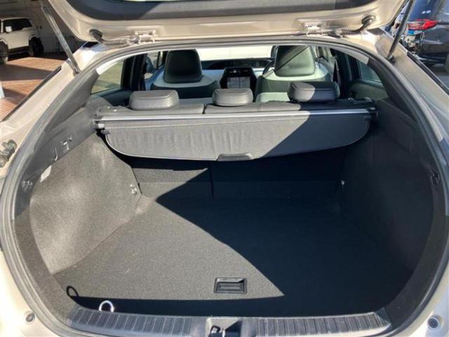 プリウス Ａツーリングセレクション　新品タイヤ／保証書／純正　９インチ　ＳＤナビ／トヨタセーフティセンス／シートヒーター　前席／パノラミックビューモニター／シート　合皮／パーキングアシスト　自動操舵／ドライブレコーダー　前後　ＤＶＤ再生（7枚目）