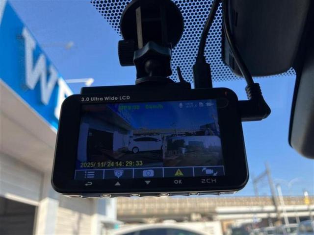 プリウス Ａツーリングセレクション　新品タイヤ／保証書／純正　９インチ　ＳＤナビ／トヨタセーフティセンス／シートヒーター　前席／パノラミックビューモニター／シート　合皮／パーキングアシスト　自動操舵／ドライブレコーダー　前後　ＤＶＤ再生（15枚目）