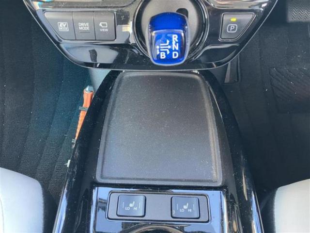 プリウス Ａツーリングセレクション　新品タイヤ／保証書／純正　９インチ　ＳＤナビ／トヨタセーフティセンス／シートヒーター　前席／パノラミックビューモニター／シート　合皮／パーキングアシスト　自動操舵／ドライブレコーダー　前後　ＤＶＤ再生（16枚目）