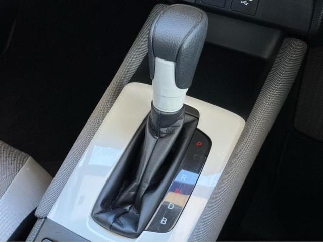 フィット ｅＨＥＶクロスター　新品タイヤ／保証書／純正　８インチ　ＳＤナビ／ホンダセンシング／車線逸脱防止支援システム／ヘッドランプ　ＬＥＤ／Ｂｌｕｅｔｏｏｔｈ接続／ＥＴＣ／ＥＢＤ付ＡＢＳ／横滑り防止装置／クルーズコントロール（17枚目）