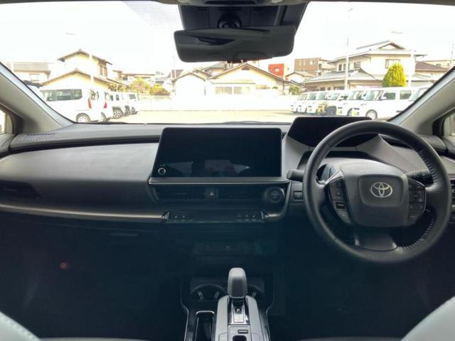 プリウス ４ＷＤ　Ｚ　ガラスルーフ／保証書／ディスプレイオーディオ１２．３インチ／デジタルインナーミラー／トヨタセーフティセンス／シートヒーター　前席／パノラミックビューモニター／シート　合皮　衝突被害軽減システム　４ＷＤ（4枚目）