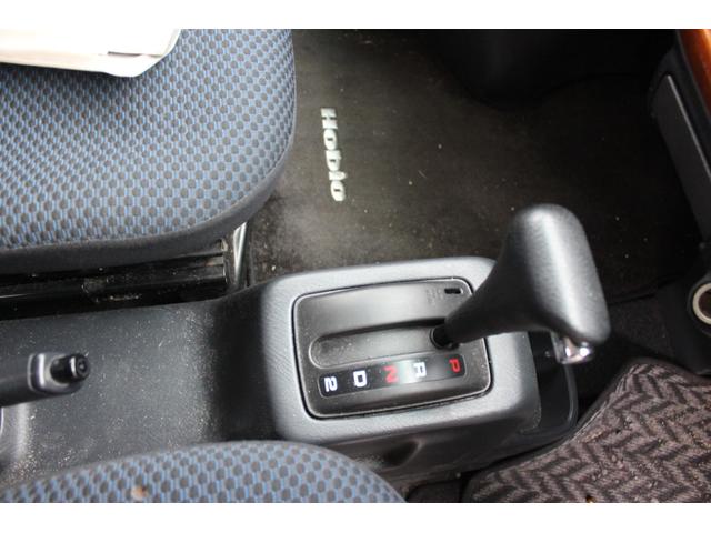 オートマ、３速　燃費は今一つだそうです　近隣しか乗らない方　たまに犬やペットを乗せる　魚釣りや汚れるバイクや自転車を載せるなど用途が決まっている方へ　通勤が遠い方にはお勧めしません　燃費は今一つらしい