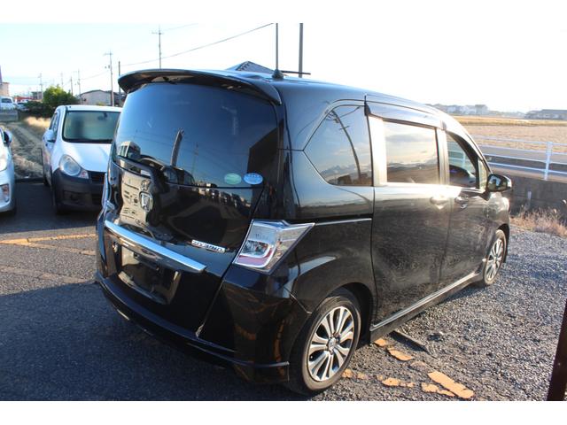 フリードハイブリッド ジャストセレクション　フルセグナビ　バックカメラ　左右パワースライドドア　スマートキー二個　オートライトＨＩＤ　ＥＴＣ　純正アルミ（6枚目）