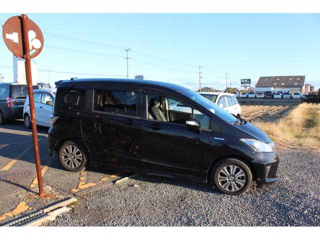 フリードハイブリッド ジャストセレクション　フルセグナビ　バックカメラ　左右パワースライドドア　スマートキー二個　オートライトＨＩＤ　ＥＴＣ　純正アルミ（7枚目）