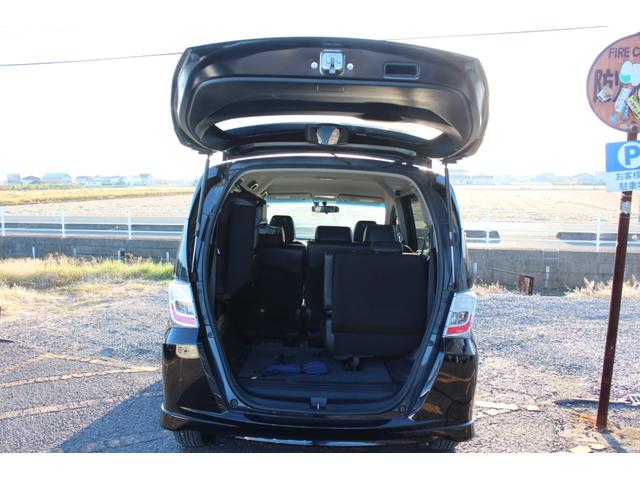 フリードハイブリッド ジャストセレクション　フルセグナビ　バックカメラ　左右パワースライドドア　スマートキー二個　オートライトＨＩＤ　ＥＴＣ　純正アルミ（9枚目）