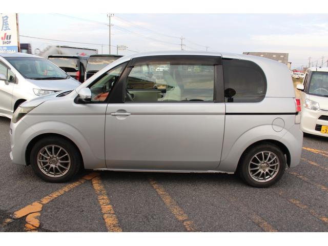 スペイド Ｆ　走行５．６万キロ　禁煙車　バックカメラ　ブルートゥース　ディスプレーオーディオ新品装着　ＨＩＤオートライト　ＥＴＣ（4枚目）