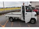 ぼこぼこの普通車 錆びた軽トラ 古くて傷んだタダでも要らない車を輸出業者が何十万円も出して仕入れ、数十万円の船賃、コンテナ費用を払って海外へ輸出するので中古車の高騰が止まらないのです 円安も大きな要因