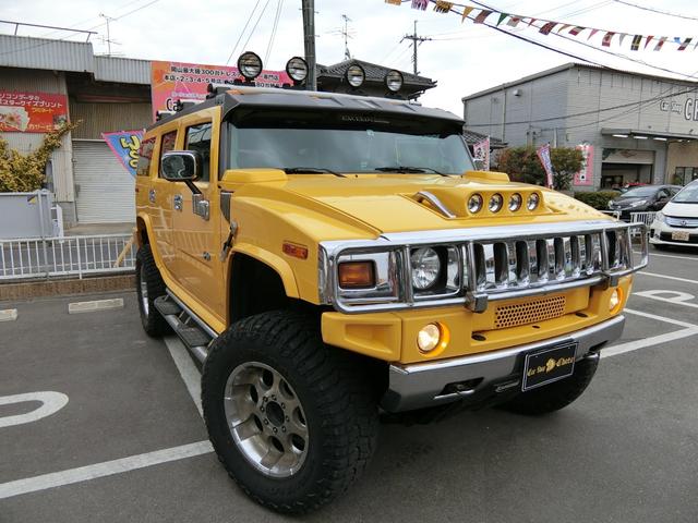 ベースグレード 左H 4WD 外20AW リフトアップ 外マフラー 背面タイヤ HID 大型4連フォグ 後席モニター サンルーフ 黒本革 PWシート シートH HDDナビ フルセグTV バックカメラ メッキパーツ(3枚目)