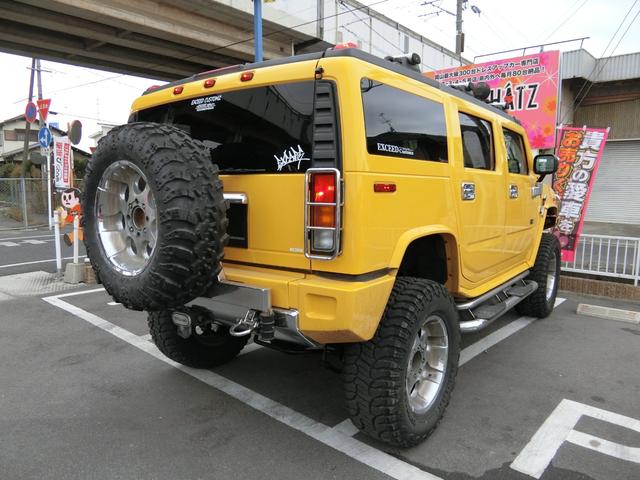 ベースグレード 左H 4WD 外20AW リフトアップ 外マフラー 背面タイヤ HID 大型4連フォグ 後席モニター サンルーフ 黒本革 PWシート シートH HDDナビ フルセグTV バックカメラ メッキパーツ(7枚目)