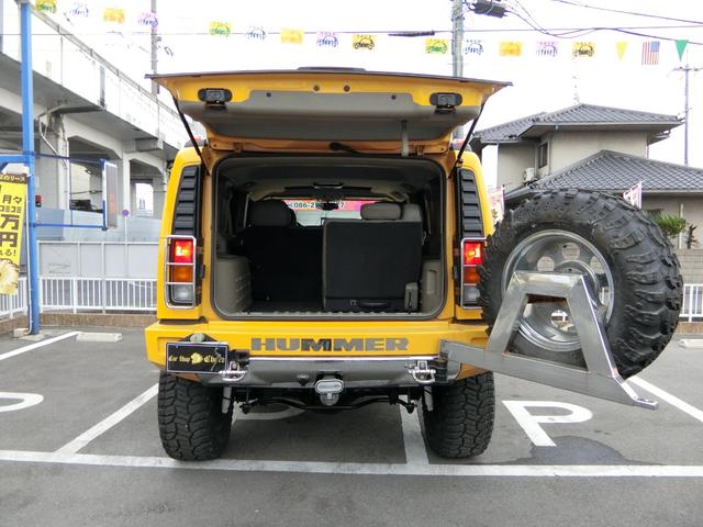ベースグレード 左H 4WD 外20AW リフトアップ 外マフラー 背面タイヤ HID 大型4連フォグ 後席モニター サンルーフ 黒本革 PWシート シートH HDDナビ フルセグTV バックカメラ メッキパーツ(9枚目)