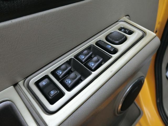 ベースグレード 左H 4WD 外20AW リフトアップ 外マフラー 背面タイヤ HID 大型4連フォグ 後席モニター サンルーフ 黒本革 PWシート シートH HDDナビ フルセグTV バックカメラ メッキパーツ(26枚目)
