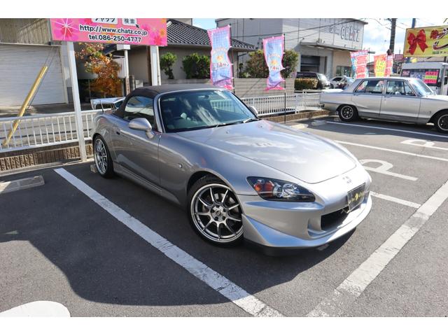 Ｓ２０００ ベースグレード　６ＭＴ電動オープン　エアロ　黒革　Ｒウイング　Ｆスポイラー　エンケイ１８ＡＷ　ＨＫＳ車高調　外マフラー　ＨＩＤ　アルパインスピーカー　ＣＤ再生　外メーター　外リアデフ　キーレス　車庫保管　Ｔチェーン式（4枚目）