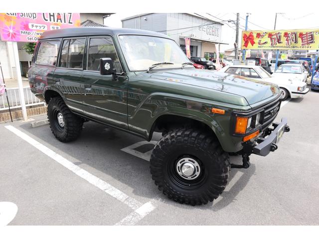 ランドクルーザー６０ ＶＸ　グリーン／クロ全塗装　ディーゼルターボ　切替４ＷＤ　外品グリル　外品バンパー　Ｒヒッチメンバー　外品１６インチＡＷ　リフトアップ　革調シートカバー　外品ディスプレイオーディオ　ＥＴＣ　外品ステアリング（3枚目）