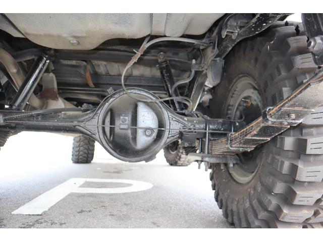 ランドクルーザー６０ ＶＸ　グリーン／クロ全塗装　ディーゼルターボ　切替４ＷＤ　外品グリル　外品バンパー　Ｒヒッチメンバー　外品１６インチＡＷ　リフトアップ　革調シートカバー　外品ディスプレイオーディオ　ＥＴＣ　外品ステアリング（23枚目）