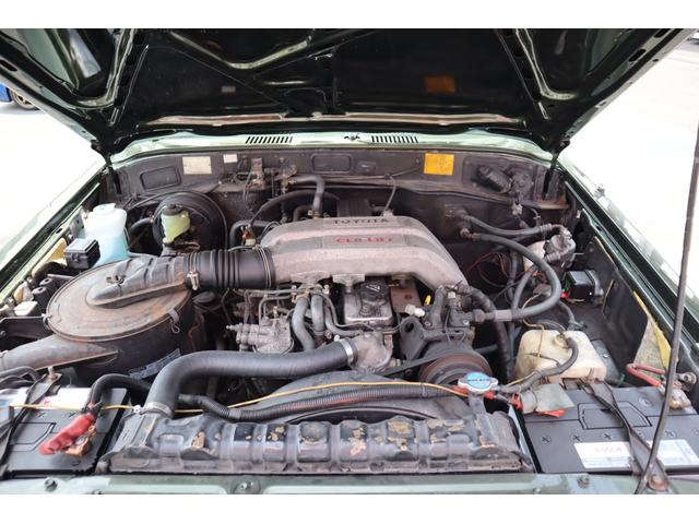 ランドクルーザー６０ ＶＸ　グリーン／クロ全塗装　ディーゼルターボ　切替４ＷＤ　外品グリル　外品バンパー　Ｒヒッチメンバー　外品１６インチＡＷ　リフトアップ　革調シートカバー　外品ディスプレイオーディオ　ＥＴＣ　外品ステアリング（26枚目）