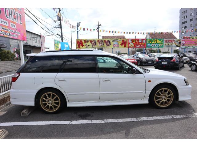 レガシィツーリングワゴン ＧＴ－Ｂ　Ｅ－ｔｕｎｅＩＩ　５ＭＴツインターボ　４ＷＤ　Ｗサンルーフ　外品フルエアロ　アイライン　ルーフレール　ＯＺＲＡＣＩＮＧ１７ＡＷ　スタッドレス　外品ショック　外マフラー　パワーシート　ナビＤＶＤ　令和４年タイベル交換済（4枚目）