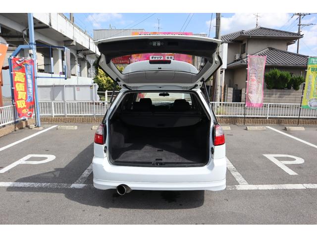 レガシィツーリングワゴン ＧＴ－Ｂ　Ｅ－ｔｕｎｅＩＩ　５ＭＴツインターボ　４ＷＤ　Ｗサンルーフ　外品フルエアロ　アイライン　ルーフレール　ＯＺＲＡＣＩＮＧ１７ＡＷ　スタッドレス　外品ショック　外マフラー　パワーシート　ナビＤＶＤ　令和４年タイベル交換済（9枚目）
