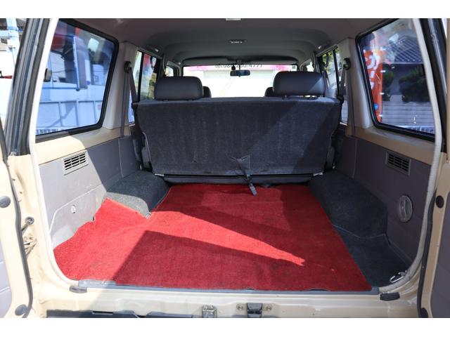 ランドクルーザー７０ ＬＸ　後期モデル　ベージュ全塗装　ディーゼル　切替４ＷＤ　フェンダーミラー　外品１６インチＡＷ　ＥＴＣ　記録簿　ＣＤ　エアコン付　純正マフラー　タイベルＨ２６年５月２９．６万ｋｍ時交換済　車検令和９・１０月（9枚目）