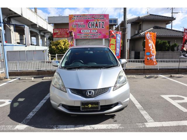 Ｈ２２！フィット！当店ユーザー様より下取りました！外装も内装も年式相応ですが充分綺麗です！距離もまだまだ乗れます！７７０００ｋｍ！燃費の良さが自慢のお車で元が取れるのも早いでしょう！装備も充実！