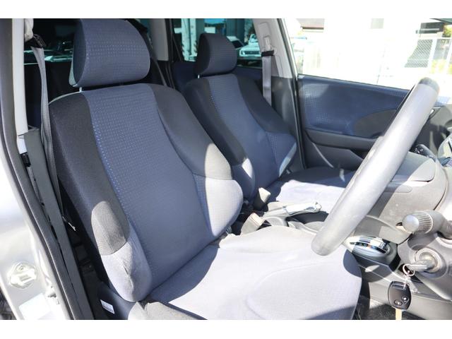 当店はアクセス多数の全国人気上位店♪遠方でも毎月多数の販売をしています！ユーザーレビューにて当店の評価をご覧下さい！誠実に親切に対応します！３００台の大型在庫で皆様に合ったお車を提案できます♪