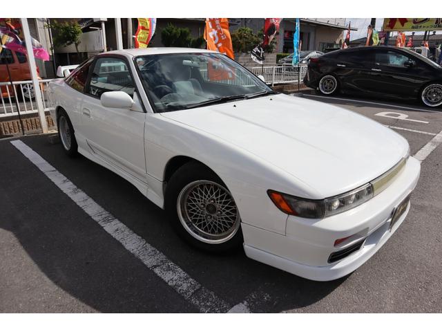 180SX タイプX シルエイティ仕様(Fバンパーフェンダー・ボンネット・ヘッドライト) 5MT ターボ S・Rエアロ Rウイング SSRアルミ 車高調 HKSマフラー MOMOステ BRIDEセミバケ Bluetooth(3枚目)