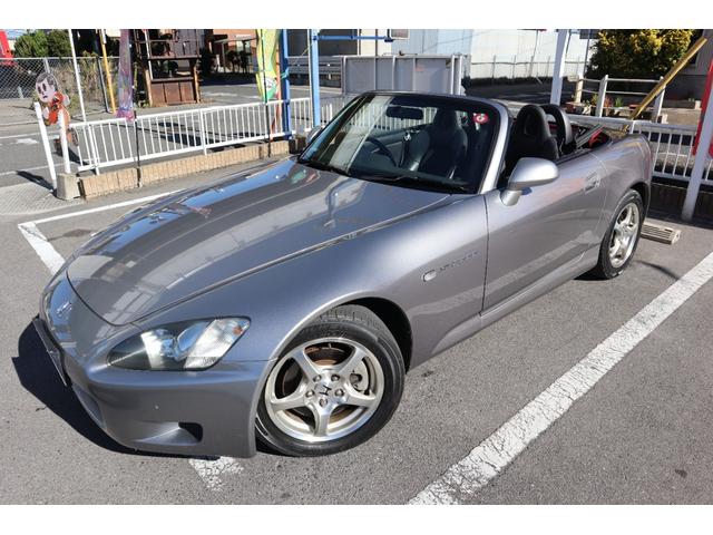Ｓ２０００ ベースグレード　６ＭＴ　ＶＴＥＣ　電動オープン幌　ディスプレイオーディオ　Ｂｌｏｕｅｔｏｏｔｈ　ＥＴＣ　ブラックハーフレザーシート　ＨＩＤライト　キーレス　純正１６インチＡＷ　エアコン　タイミングチェーン式（4枚目）
