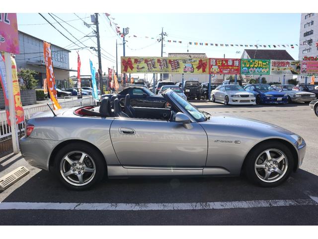 Ｓ２０００ ベースグレード　６ＭＴ　ＶＴＥＣ　電動オープン幌　ディスプレイオーディオ　Ｂｌｏｕｅｔｏｏｔｈ　ＥＴＣ　ブラックハーフレザーシート　ＨＩＤライト　キーレス　純正１６インチＡＷ　エアコン　タイミングチェーン式（5枚目）