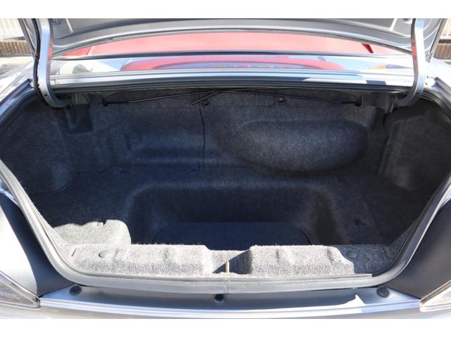 Ｓ２０００ ベースグレード　６ＭＴ　ＶＴＥＣ　電動オープン幌　ディスプレイオーディオ　Ｂｌｏｕｅｔｏｏｔｈ　ＥＴＣ　ブラックハーフレザーシート　ＨＩＤライト　キーレス　純正１６インチＡＷ　エアコン　タイミングチェーン式（10枚目）