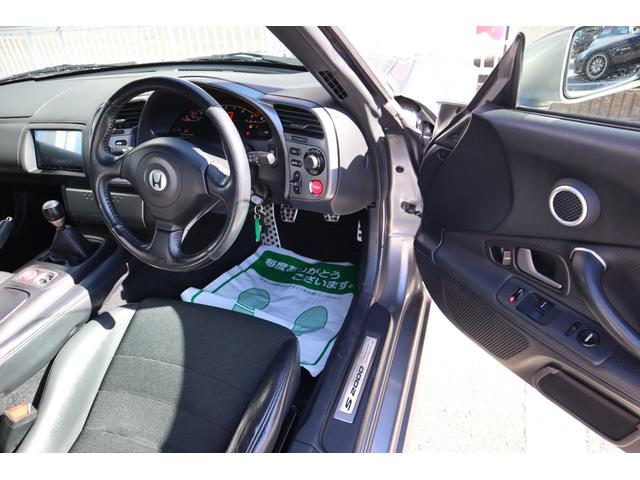 Ｓ２０００ ベースグレード　６ＭＴ　ＶＴＥＣ　電動オープン幌　ディスプレイオーディオ　Ｂｌｏｕｅｔｏｏｔｈ　ＥＴＣ　ブラックハーフレザーシート　ＨＩＤライト　キーレス　純正１６インチＡＷ　エアコン　タイミングチェーン式（12枚目）