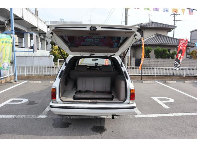 クラウンステーションワゴン スーパーデラックス　１Ｇエンジン　ベンチシート　コラム４ＭＴ　８人乗り　３列シート　ポータブルナビ　外品オーディオ　外品１４インチＡＷ　外品ショック　ＥＴＣ　キーレス　タイミングベルト交換済み　エアコン　ＰＳ　ＰＷ（9枚目）